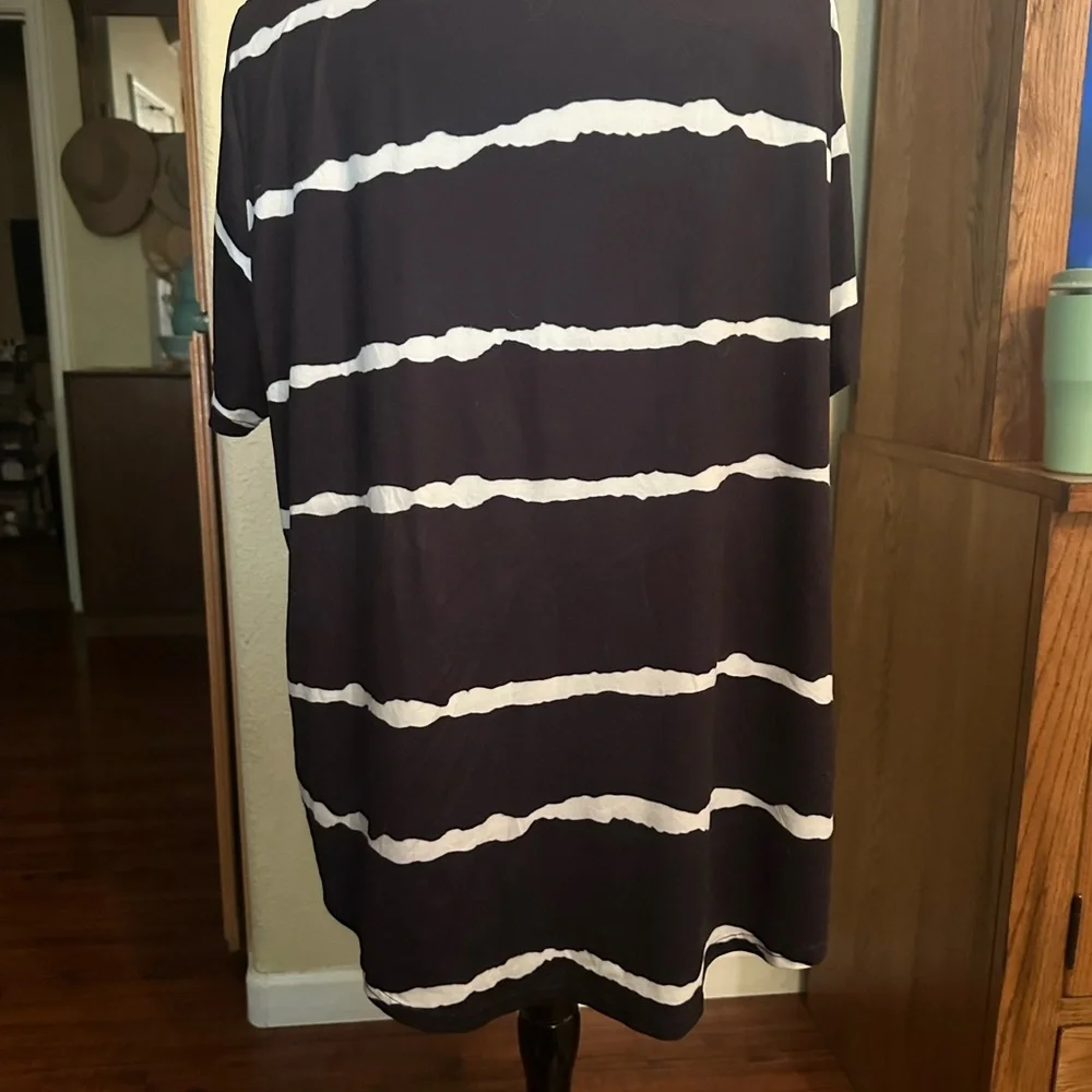 Plus Size 4X vneck stripped top - Picture 5 of 8
